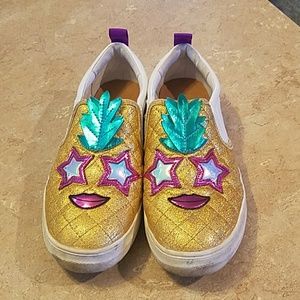 Kidpik sneakers size 4